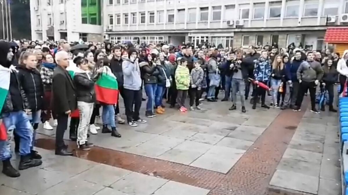 Бунтът срещу циганските безчинства в Габрово пак кипи! Градът е отцепен! (ВИДЕО)