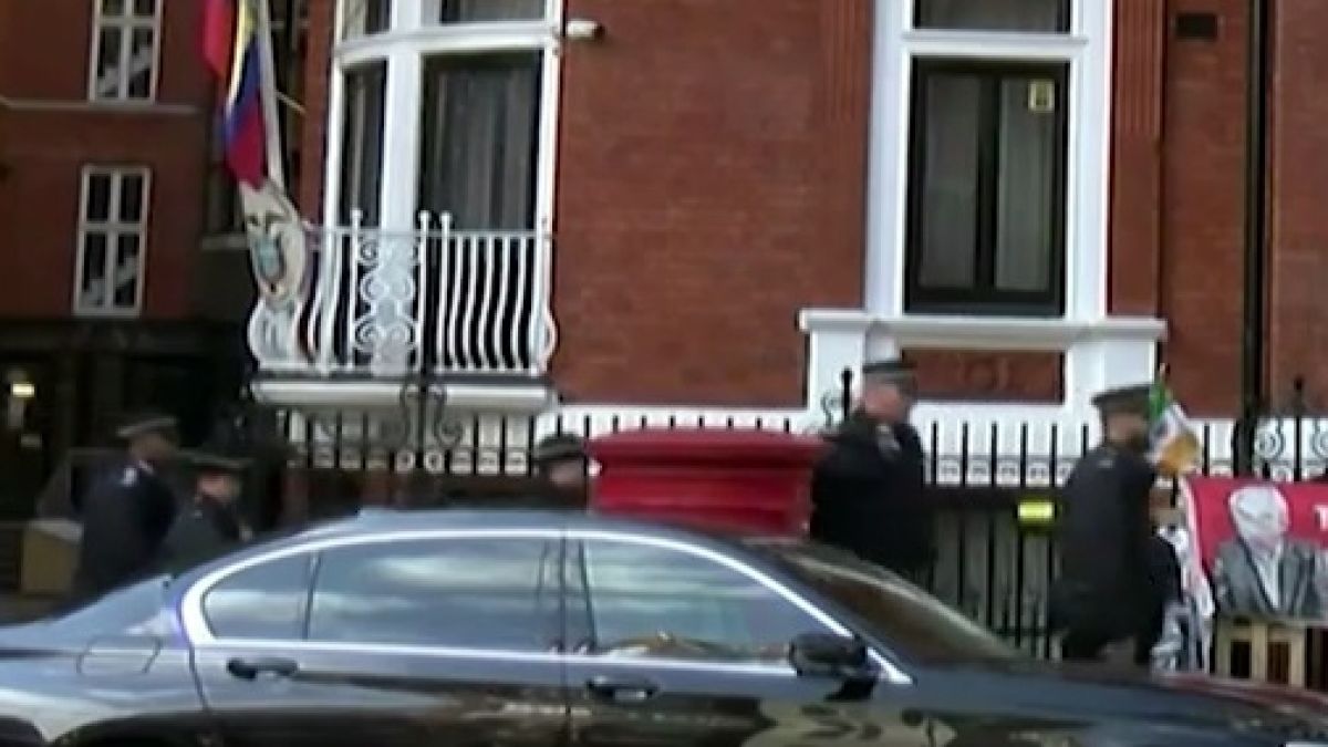 Задържан приятел на Асандж опита да напусне Еквадор преди ареста (ВИДЕО)