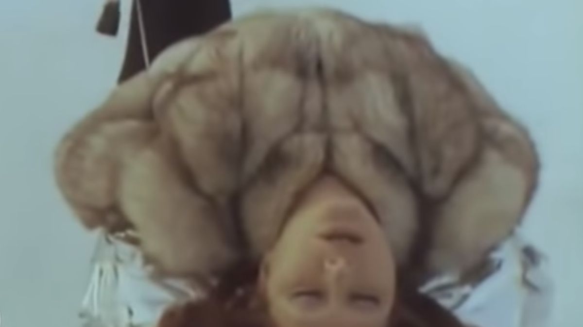 Появи се ВИДЕО, забранено заради вулгарни пози на Алла Пугачова 