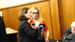ФОТОРЕПОРТАЖ В БЛИЦ! Самодоволната усмивка на Иванчева посърна (СНИМКИ)