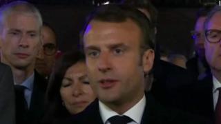Еманюел Макрон обяви от мястото на пожара, че най-лошото е предотвратено 