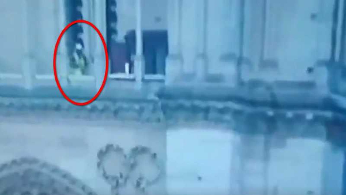 Ново ВИДЕО показва кой може да е причинил огнения ад в "Нотр Дам"