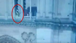 Ново ВИДЕО показва кой може да е причинил огнения ад в "Нотр Дам"