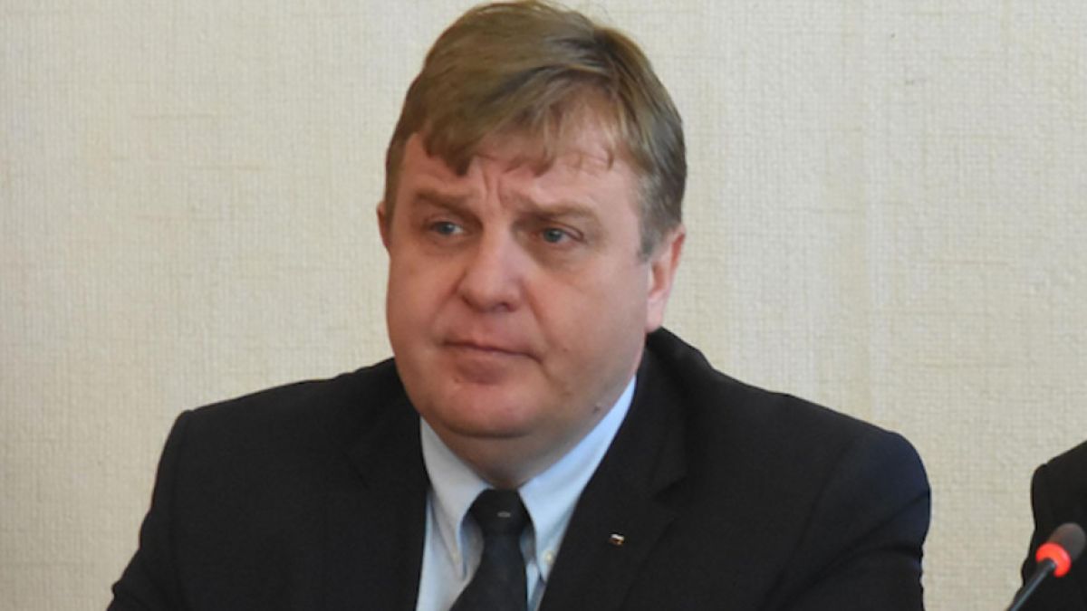 Каракачанов: Когато наборната военна служба стане факт, ще се наложи да... 