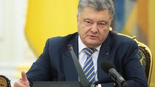 Съдии искат съд за Порошенко, внесен е и иск да му бъде отнета шоколадовата фабрика Roshen