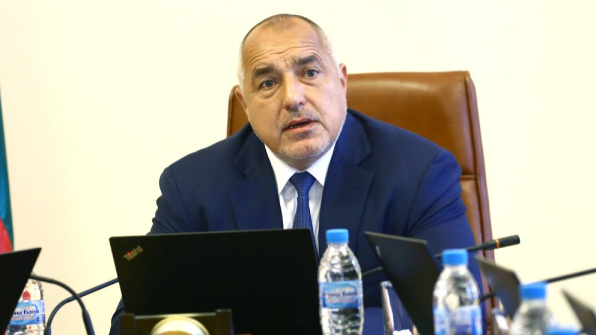 Първо в БЛИЦ! Борисов запретна ръкави само по риза и шокира всички с това, което направи (СНИМКИ/ВИДЕО)