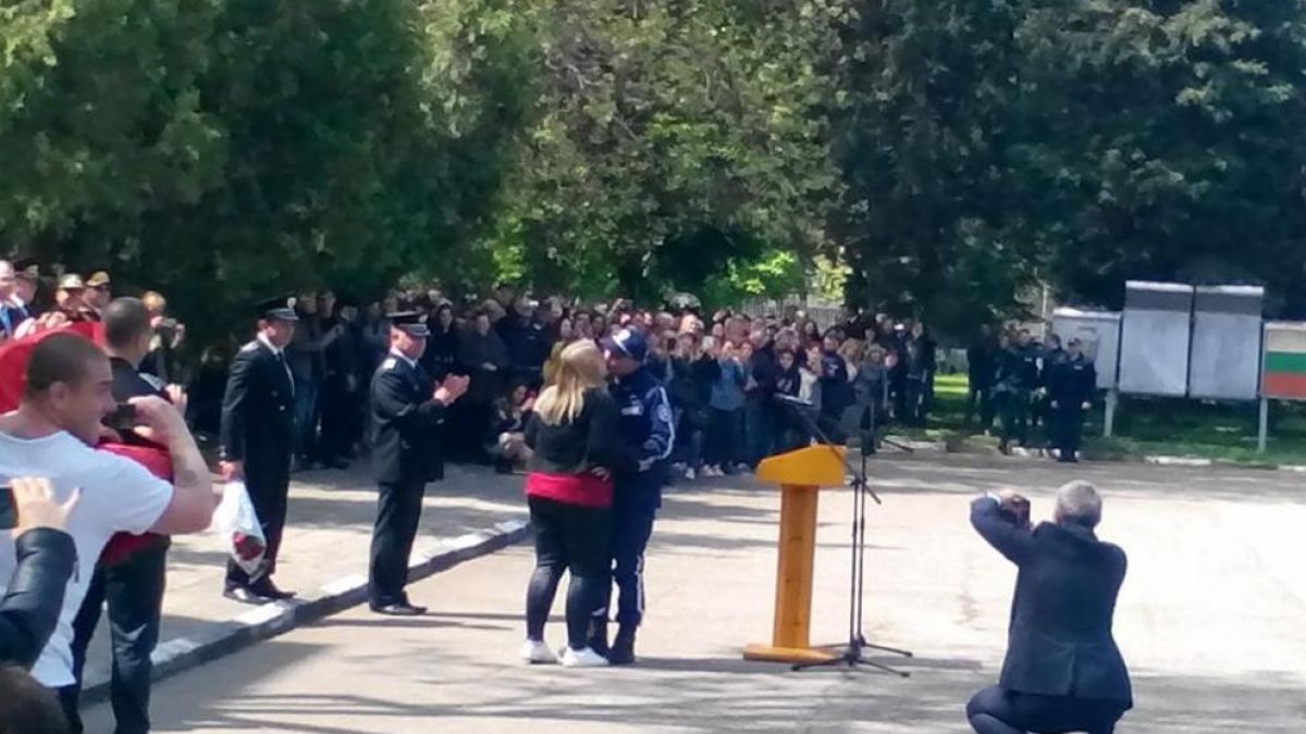 Диана цял живот ще помни клетвата на любимия си и бъдещ полицай Бранимир (СНИМКИ)