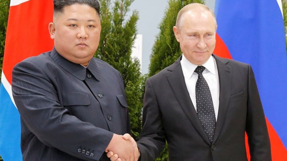 "Ню Йорк таймс": Срещата на Ким с Путин е шанс да поправи репутацията си след провала в Ханой