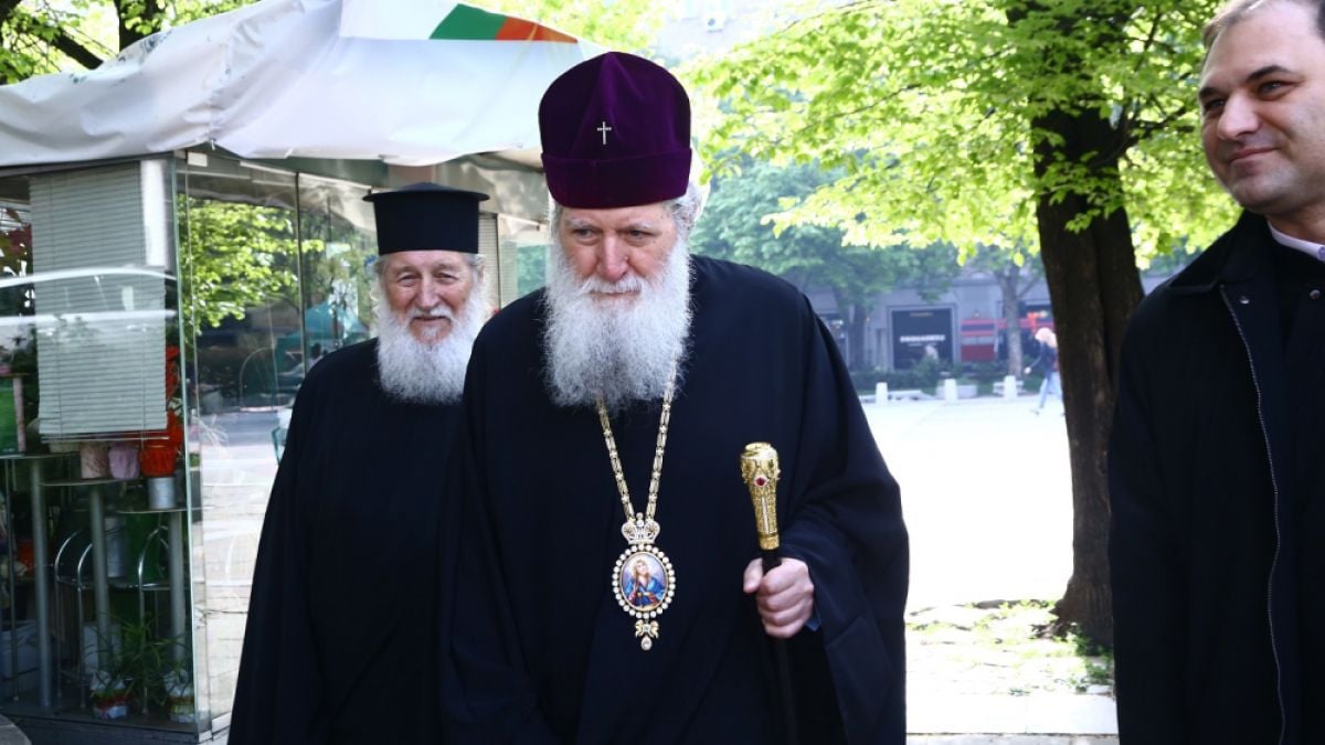 Репортаж в БЛИЦ: Патриарх Неофит отслужи Света Василиева литургия в „Света Неделя“