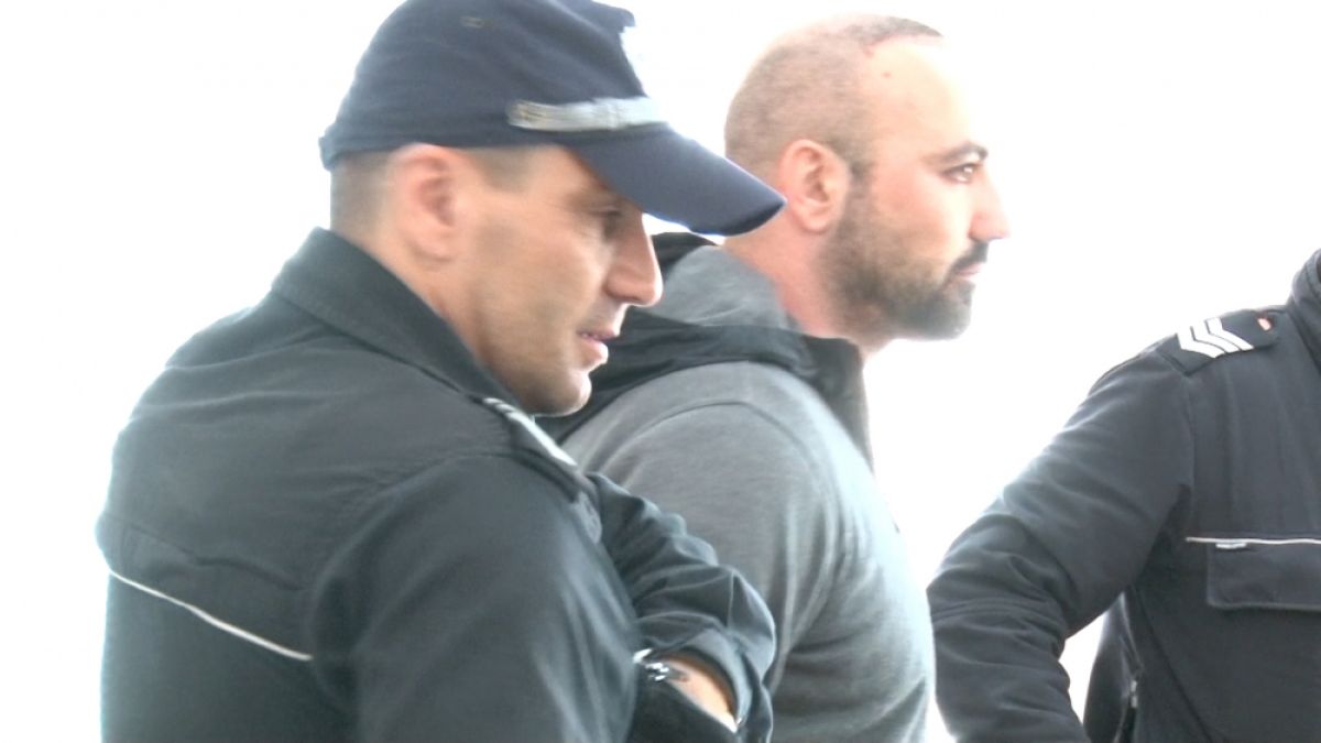 Двама казанлъчани заплашиха емигрант с убийство, поискаха му 20 хил. паунда, но...