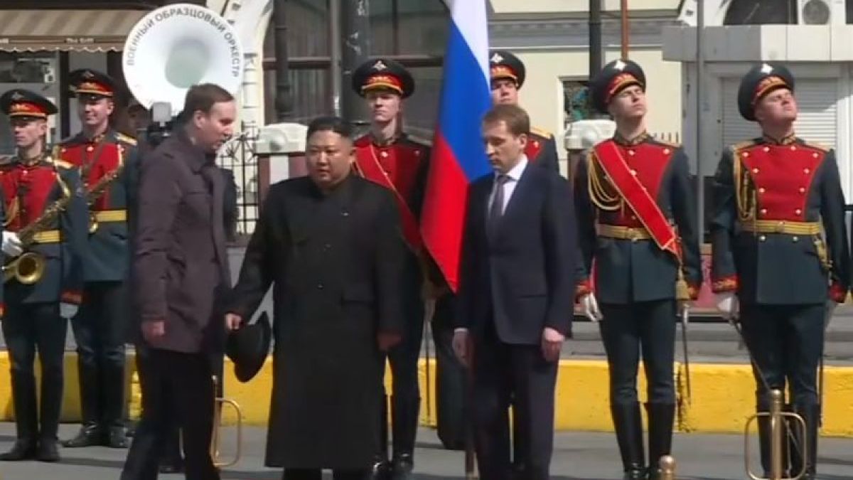 Ким си тръгна от Владивосток с фанфари и почести (ВИДЕО)