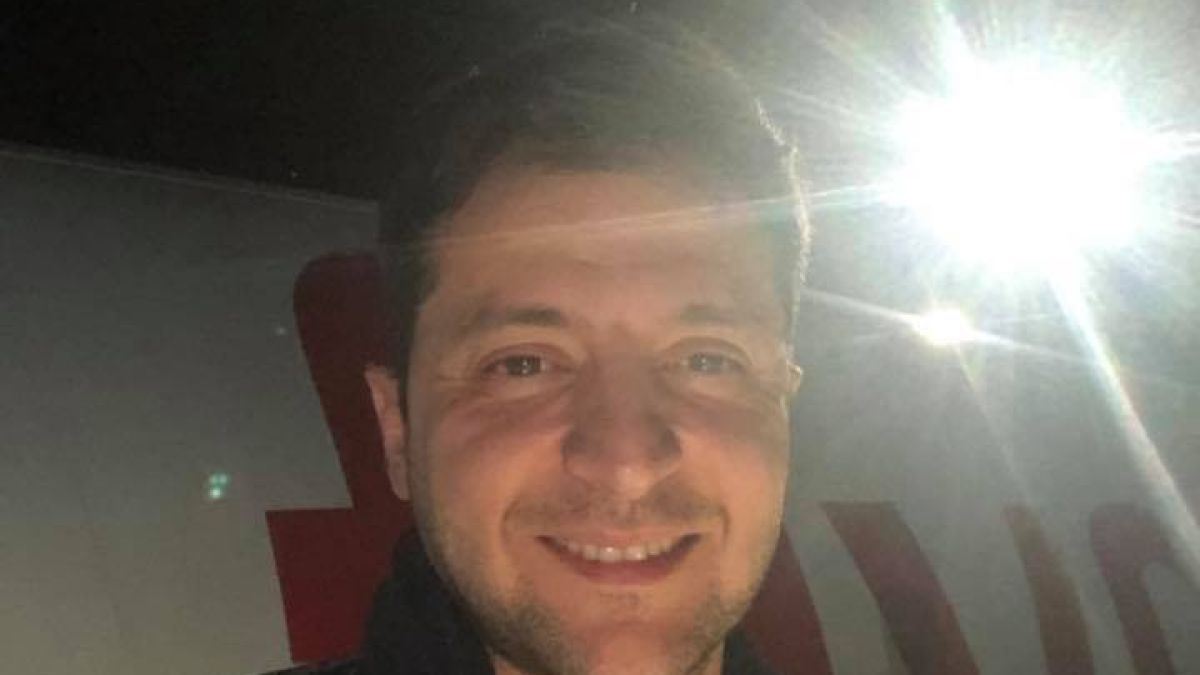 След удара, който нанесе на Порошенко, Зеленски отлетя в... Турция 