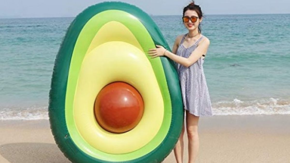 Забравете фламингото! Тази година басейните ще са пълни с авокадо (СНИМКИ)