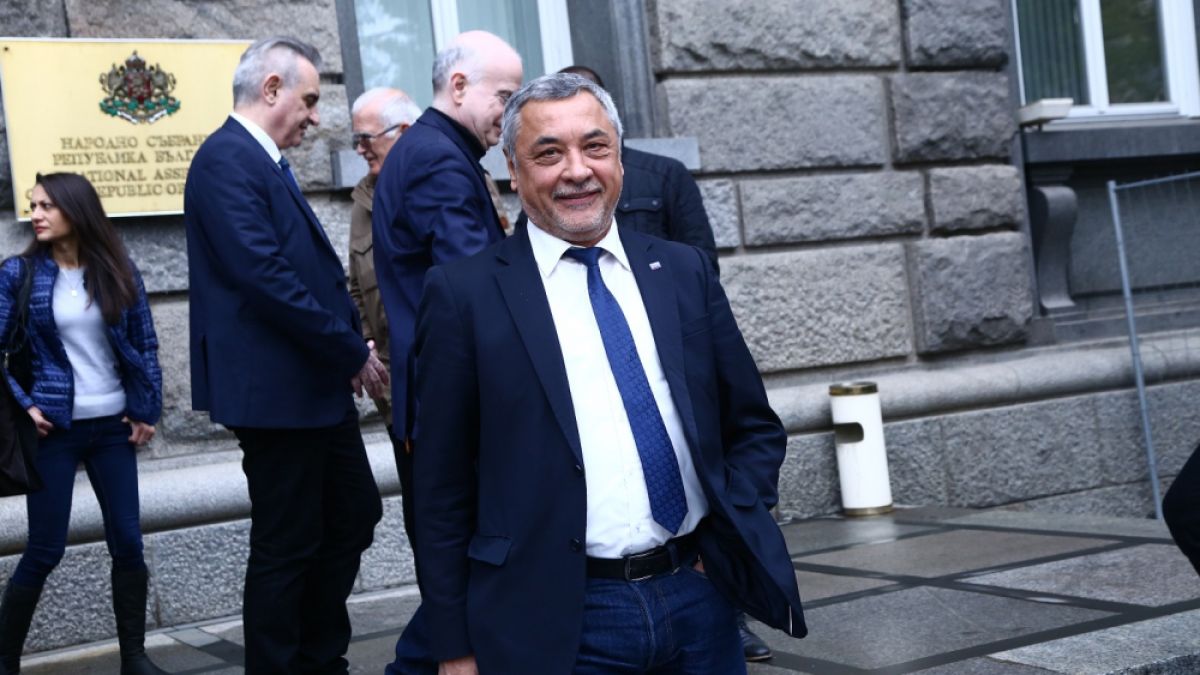 Валери Симеонов излезе с радикални идеи в страната за новата Конституция