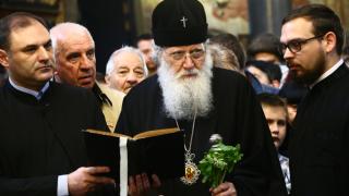 На крака в болницата при Патриарх Неофит отиде...