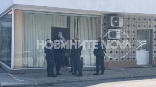 Претарашиха офиса на Миню Стайков в Карнобат, арестувана е млада жена в Пловдив (СНИМКИ)