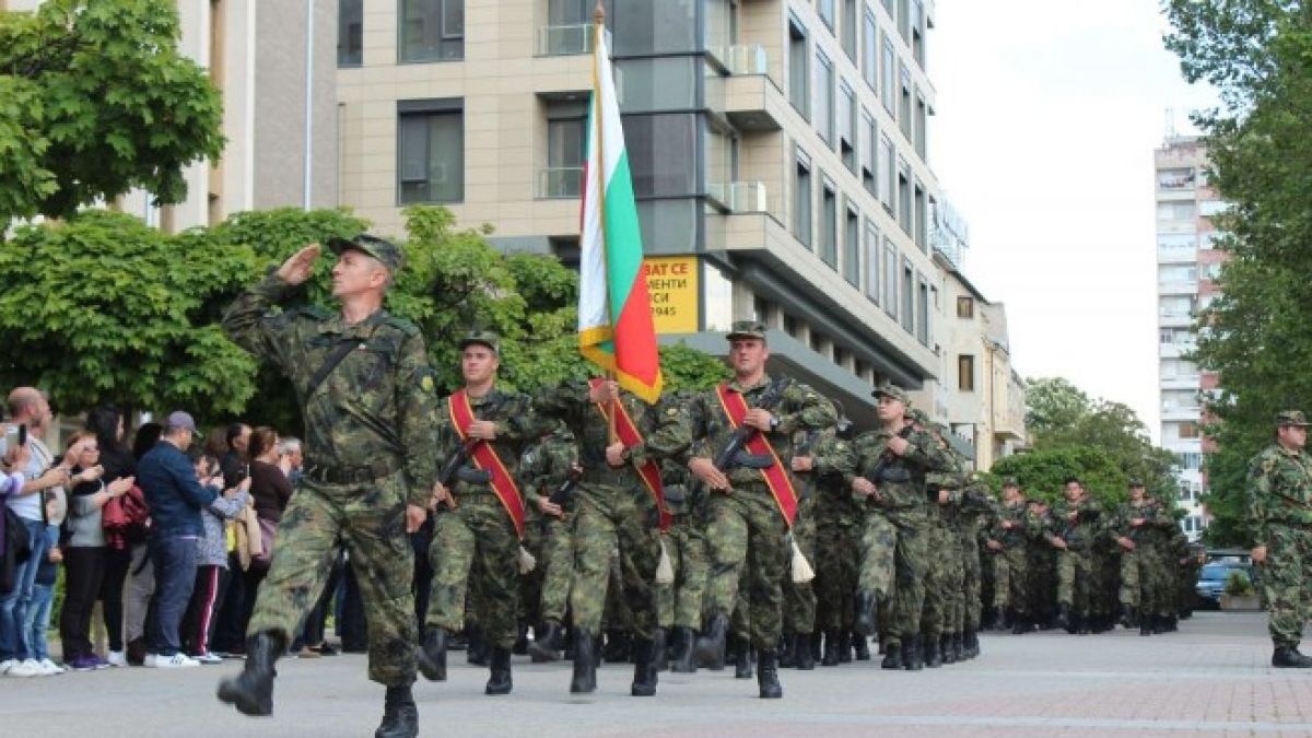 Хасково изпрати със сълзи 160 наши бойци в Афганистан 