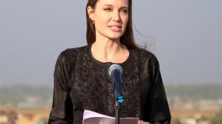 Холивуд в паника: Анджелина Джоли умира? Написа завещанието си! (СНИМКИ)