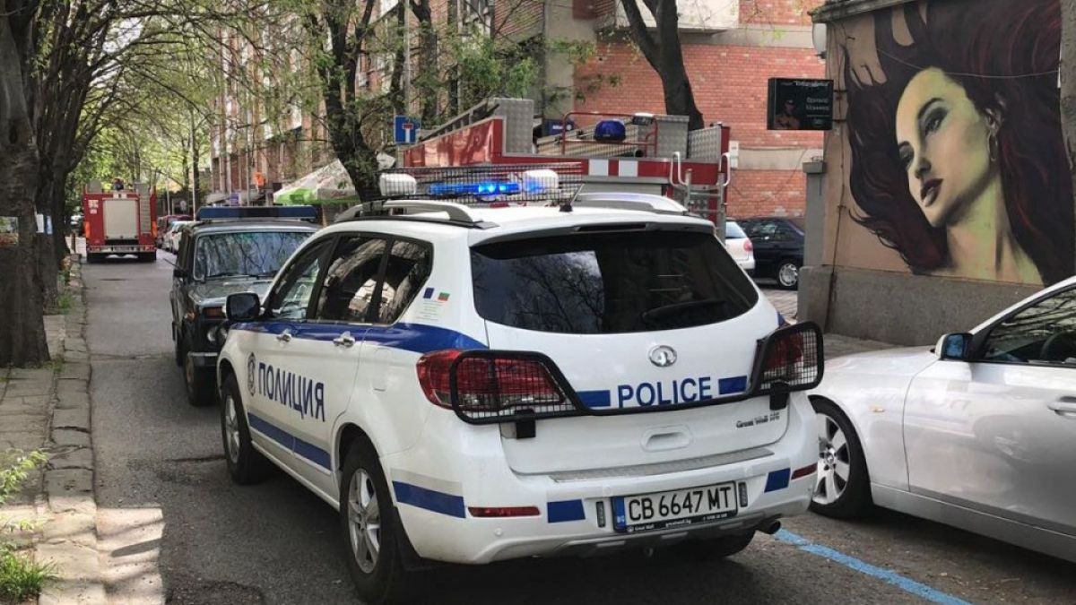 Отцепиха центъра на Бургас, а в сграда на МВР става нещо притеснително!