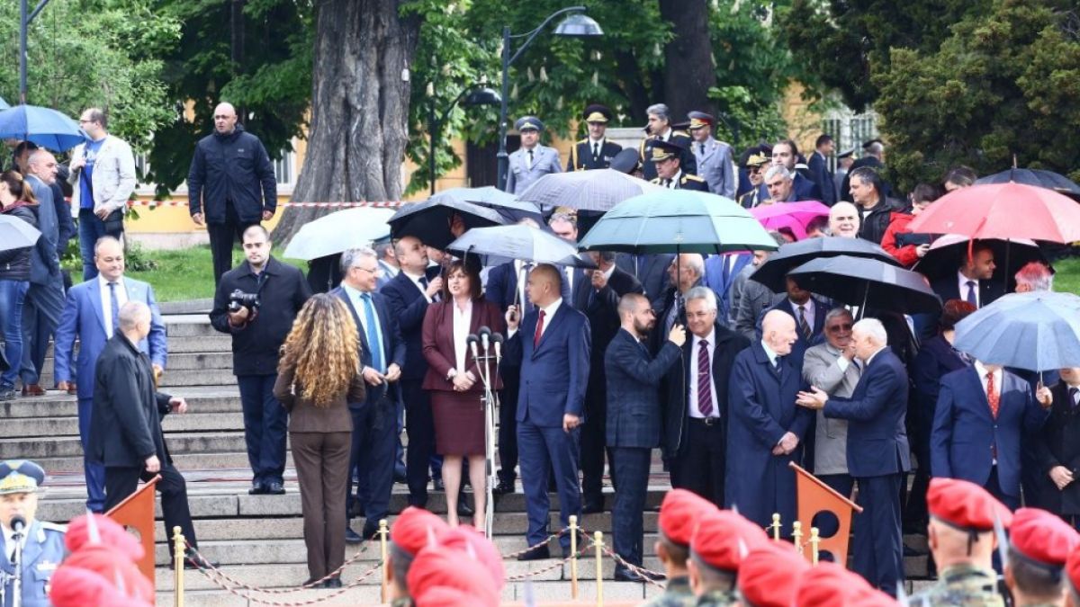 Фоторепортаж в БЛИЦ: Президентът Радев с пламенна реч за армията
