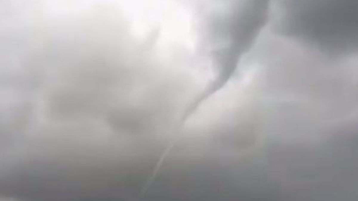 ВИДЕО от страховития смерч над Софийско