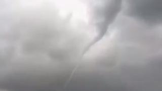 ВИДЕО от страховития смерч над Софийско