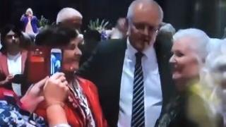 Австрийският премиер получи яйце в главата (ВИДЕО)