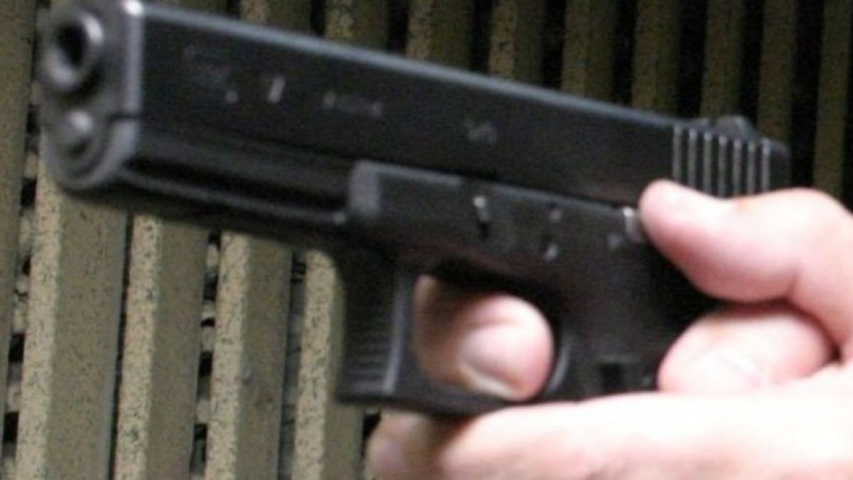 Маскиран с медицинска маска изстреля 11 куршума по известен бизнесмен 