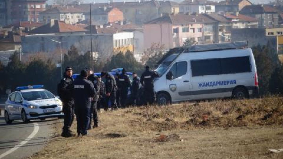 Циганите, подлудили Кърнаре, го загазиха