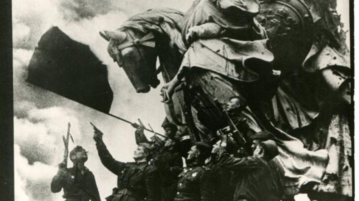 9 май 1945: Кой заби знамето на Райхстага?