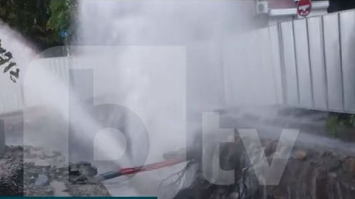 Тръба се спука зрелищно в София, остави квартали на сухо (ВИДЕО)