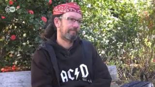Мъж се прави на клошар, а причината е повече от шокираща 
