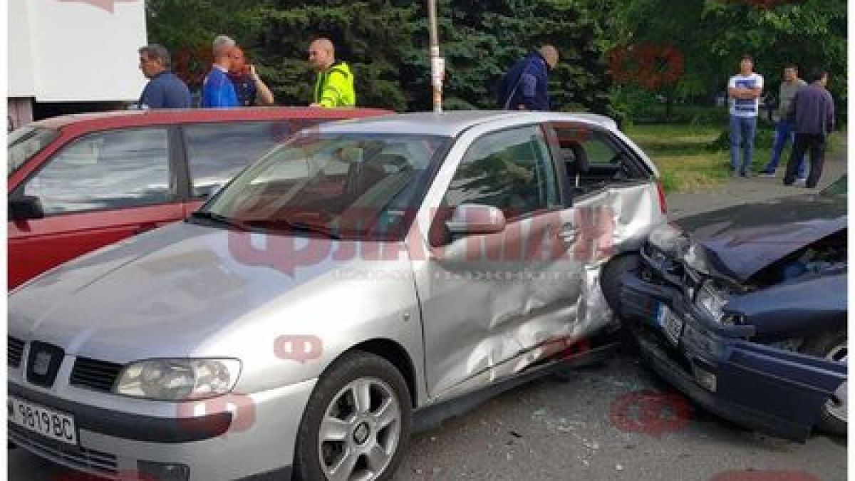 Майка и бебе са в болница след катастрофа в Бургас