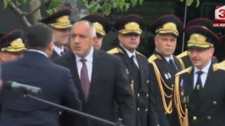 Взрив и свръхоръжие, подчиняващо всеки за 5 секунди, изумиха Борисов! (СНИМКИ) 