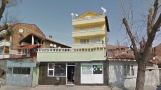 Пълен абсурд с циганска къща в центъра на Пловдив (СНИМКА)
