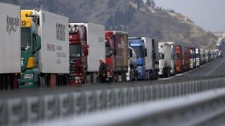 Гърция готви тежък удар срещу българските превозвачи