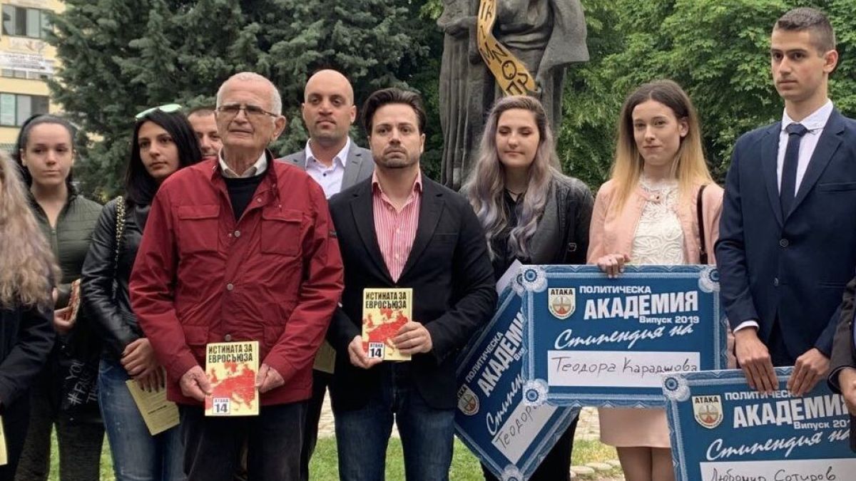 Трима математици получиха стипендии от "Атака" в Пазарджик