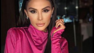Моника Валериева лъсна полугола на СНИМКА от бала си, под дрехата й се подава....