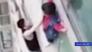 Ужас! Дете виси от 14-ия етаж, търсейки родителите си (ВИДЕО)