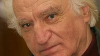 Наш голям поет почина в съня си нощес