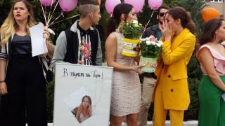 Абитуриенти от Бургас разплакаха всички с постъпката си 