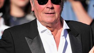 Ален Делон озапти с 1 изречение освирепелите феминистки и гейове 