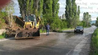 Порой затлачи местна бара, пътят за Дивотино наводнен (СНИМКИ)