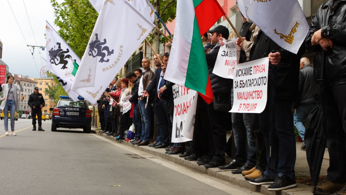 "Възраждане" с протест пред турското посолство