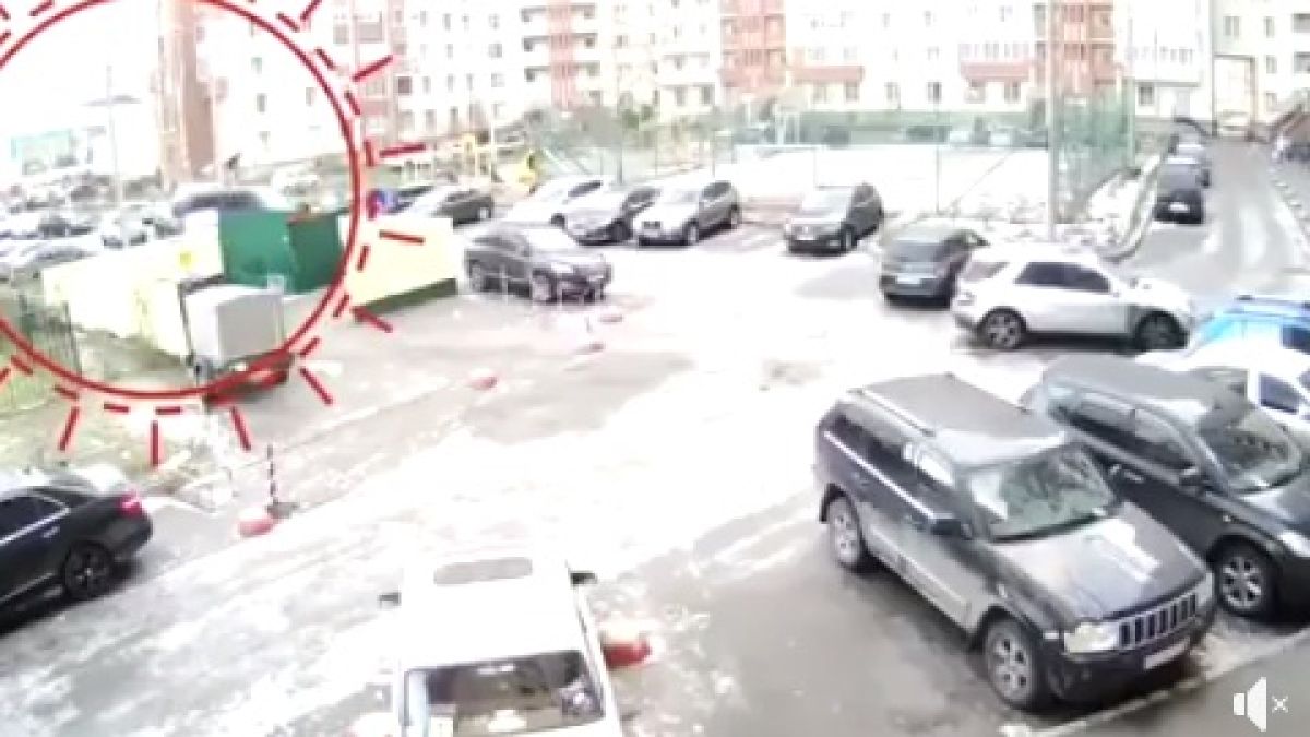 Цял свят се смее на тези пишман спецполицаи (ВИДЕО)