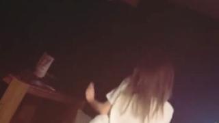 Скандално: Щерката на Гала заголи баджаци в мрежест чорапогащник, докато се налива с алкохол (СНИМКИ)