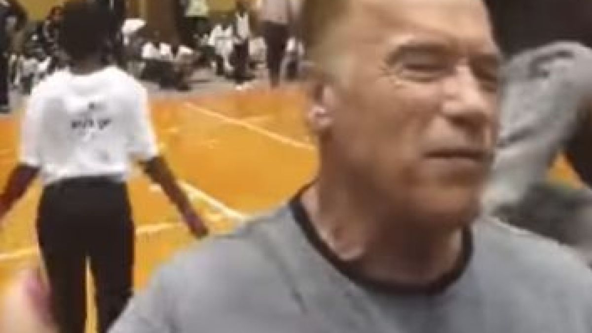 Страховит екшън! Чернокожа "нинджа" се опита да убие Арнолд Шварценегер (ВИДЕО)