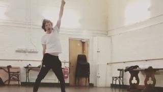 Мик Джагър блъска във фитнеса и танцува след операцията (ВИДЕО)