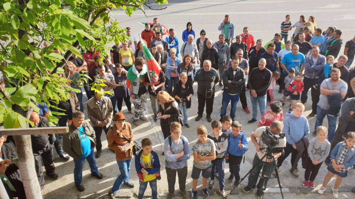 Кърнаре е в паника! Чакат осем микробуса с цигани да се изсипят в селото 