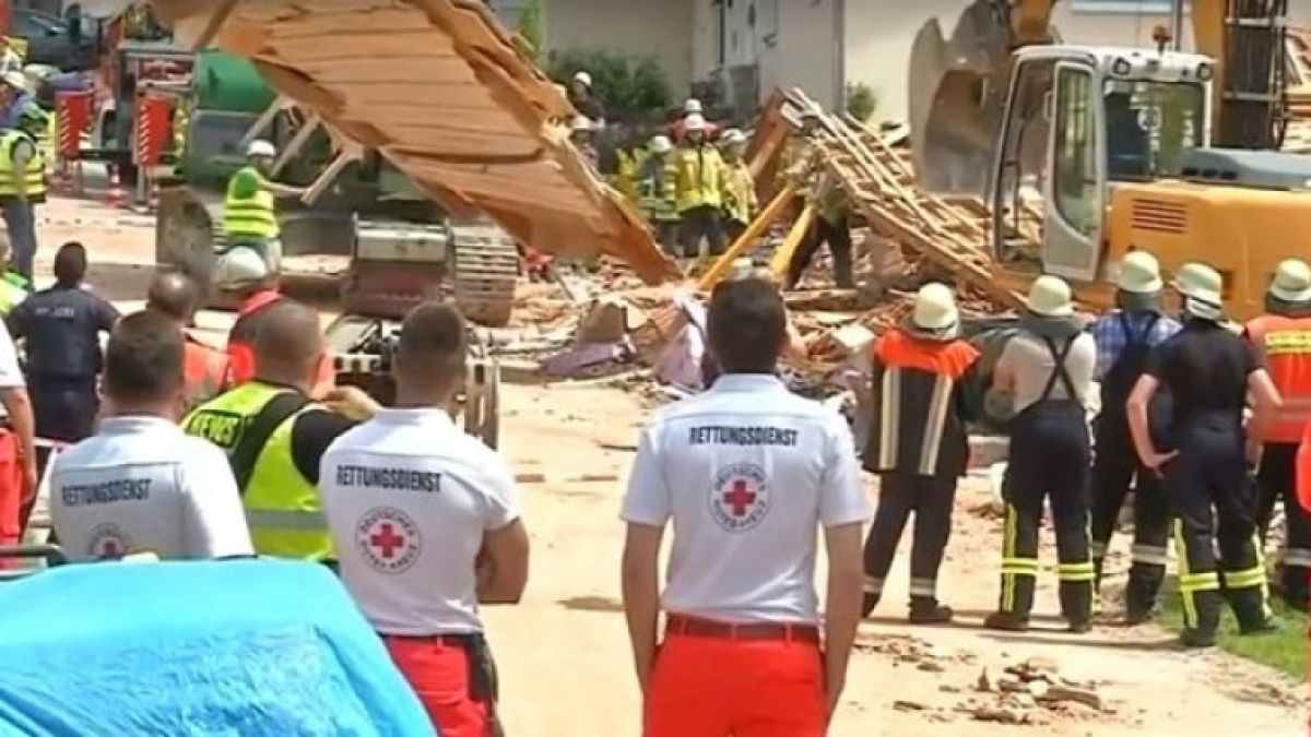 Взриви се жилищна сграда в Германия! Полицията издирва мъж и дете (ВИДЕО)